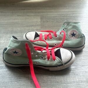 Converse (kids size 2.5Y)